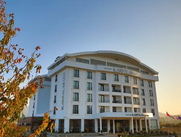 Karpalas City Hotel & Spa